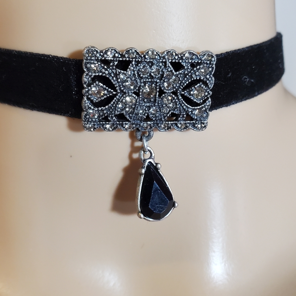 Gothic Rhinestone Choker - Picture 2 of 4